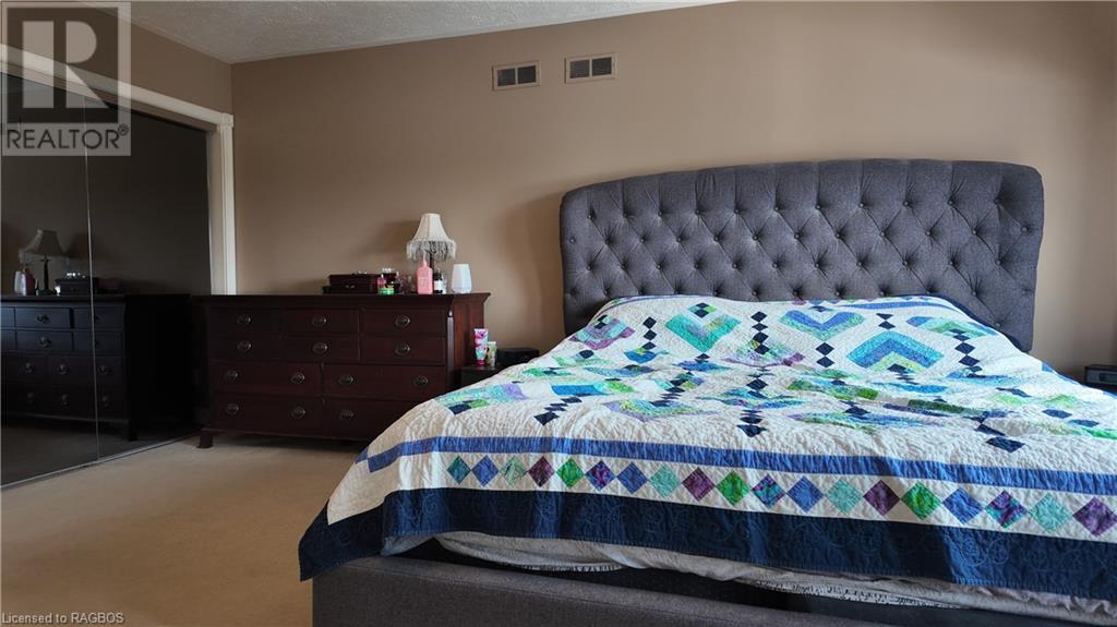 690 17th St Crescent, Hanover, Ontario  N4N 3S7 - Photo 14 - 40555731