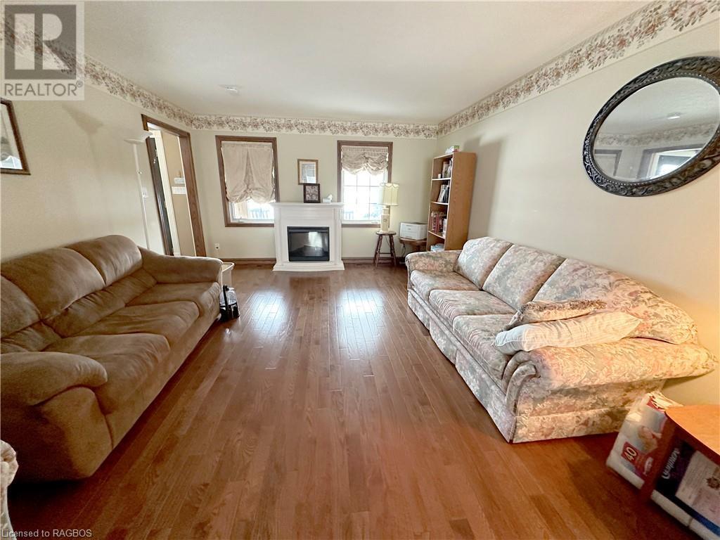 690 17th St Crescent, Hanover, Ontario  N4N 3S7 - Photo 7 - 40555731