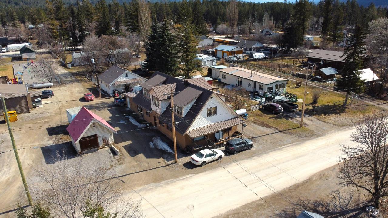 5744 Vermillion Street, Edgewater, British Columbia  V0A 1E0 - Photo 2 - 2475595