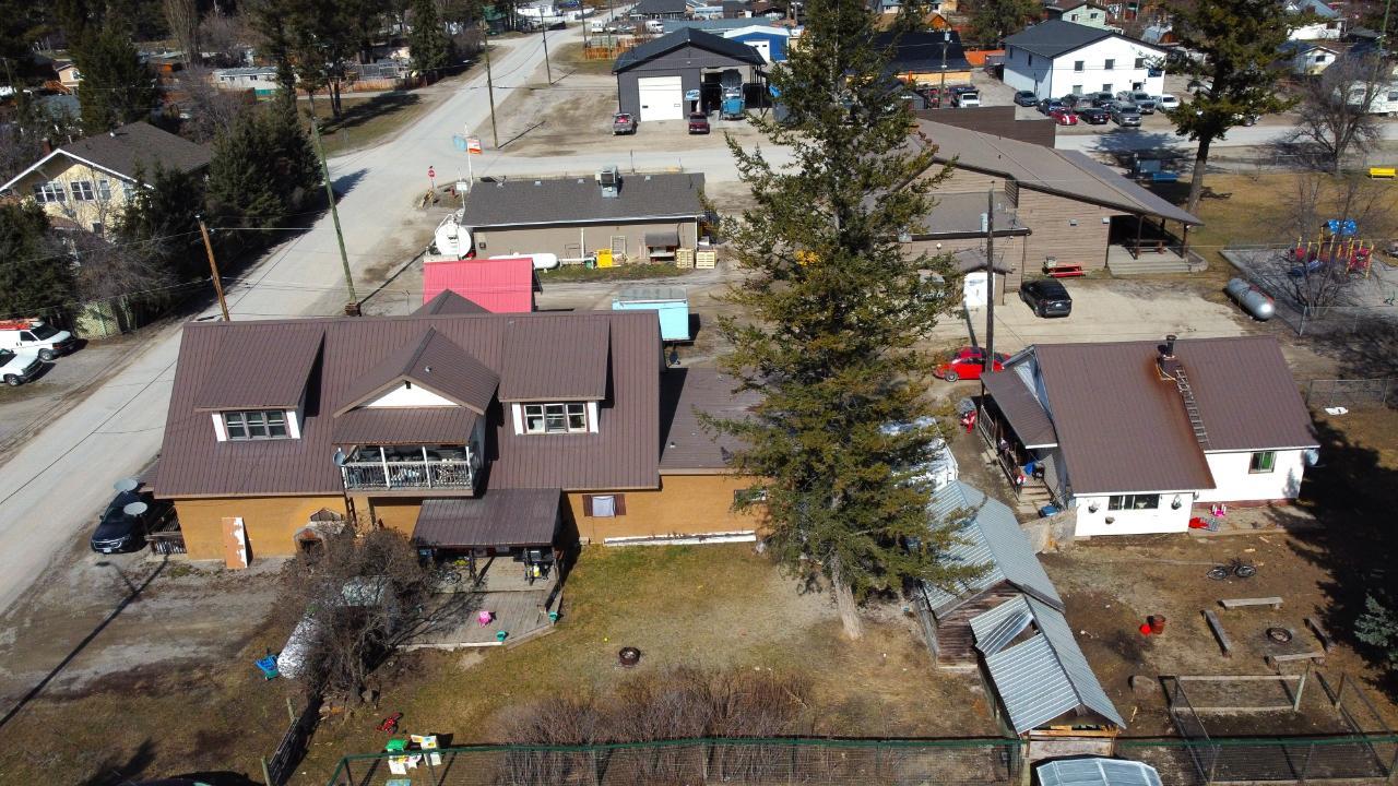 5744 Vermillion Street, Edgewater, British Columbia  V0A 1E0 - Photo 3 - 2475595
