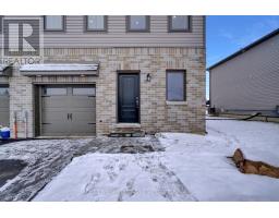 92 CAMPBELL CRES
