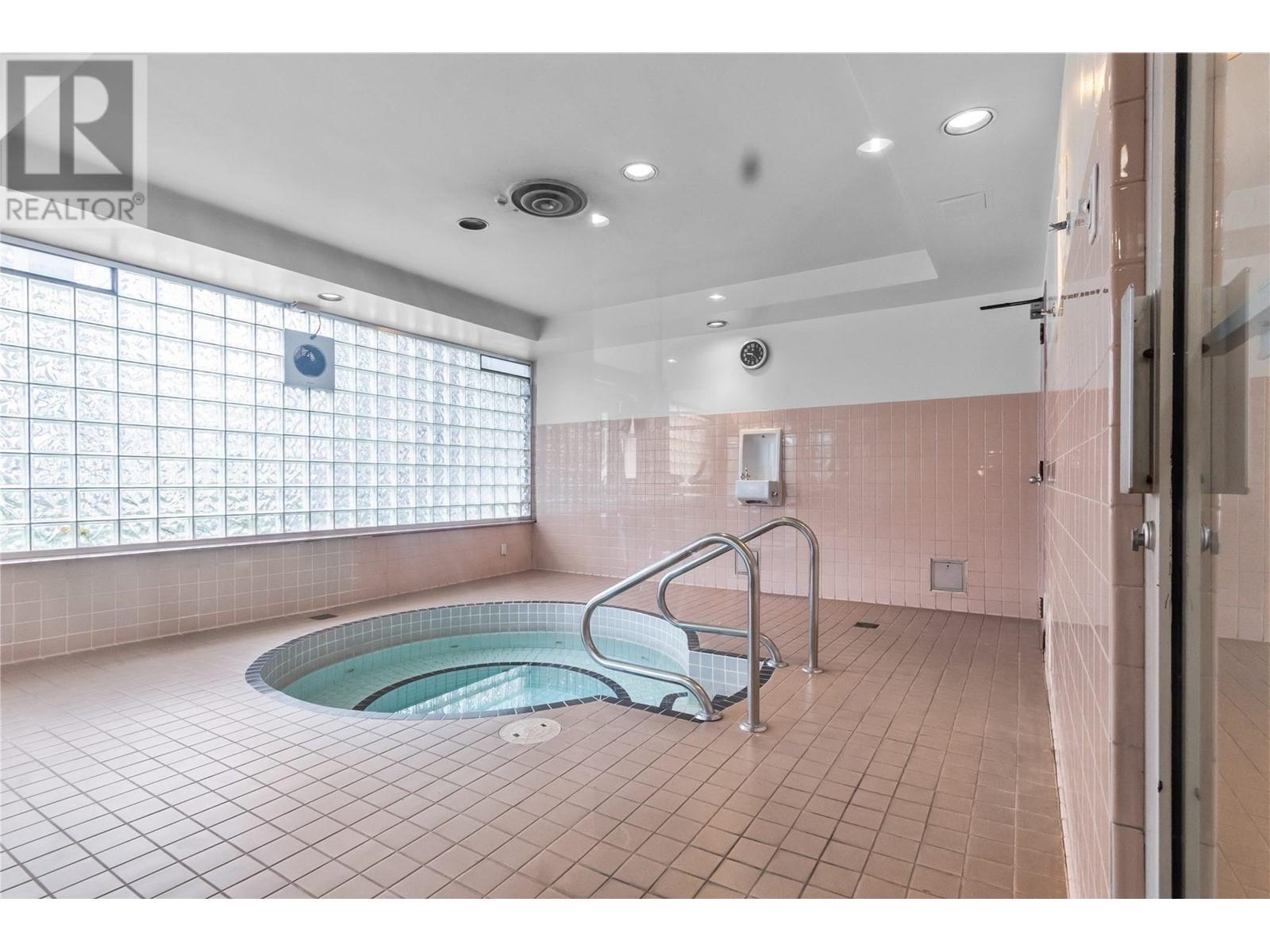 1002 9623 Manchester Drive, Burnaby, British Columbia  V3N 4Y8 - Photo 16 - R2862301