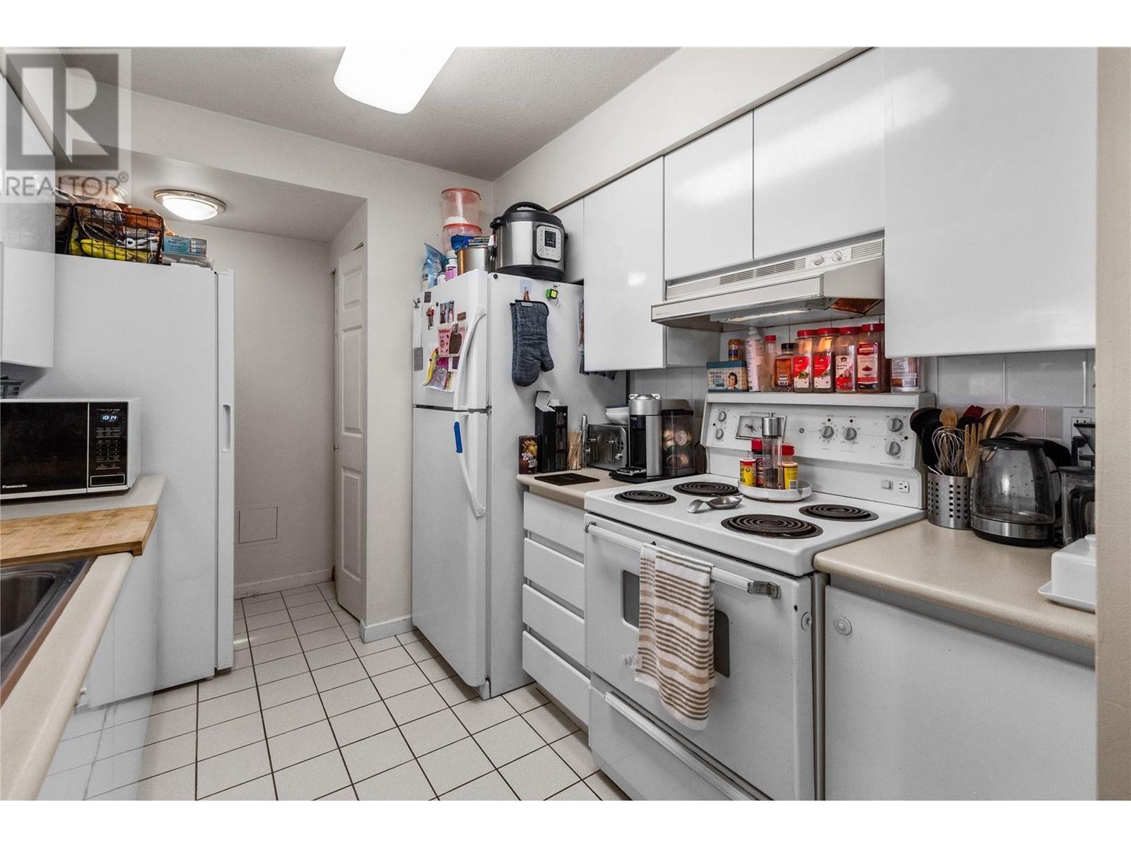 1002 9623 Manchester Drive, Burnaby, British Columbia  V3N 4Y8 - Photo 6 - R2862301
