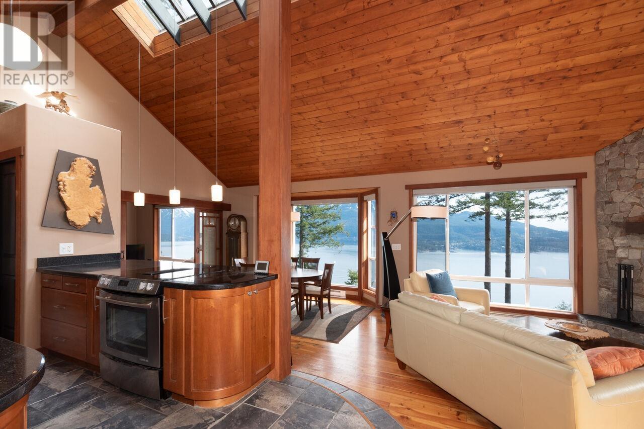 824 Valhalla Place, Bowen Island, British Columbia  V0N 1G1 - Photo 8 - R2862379