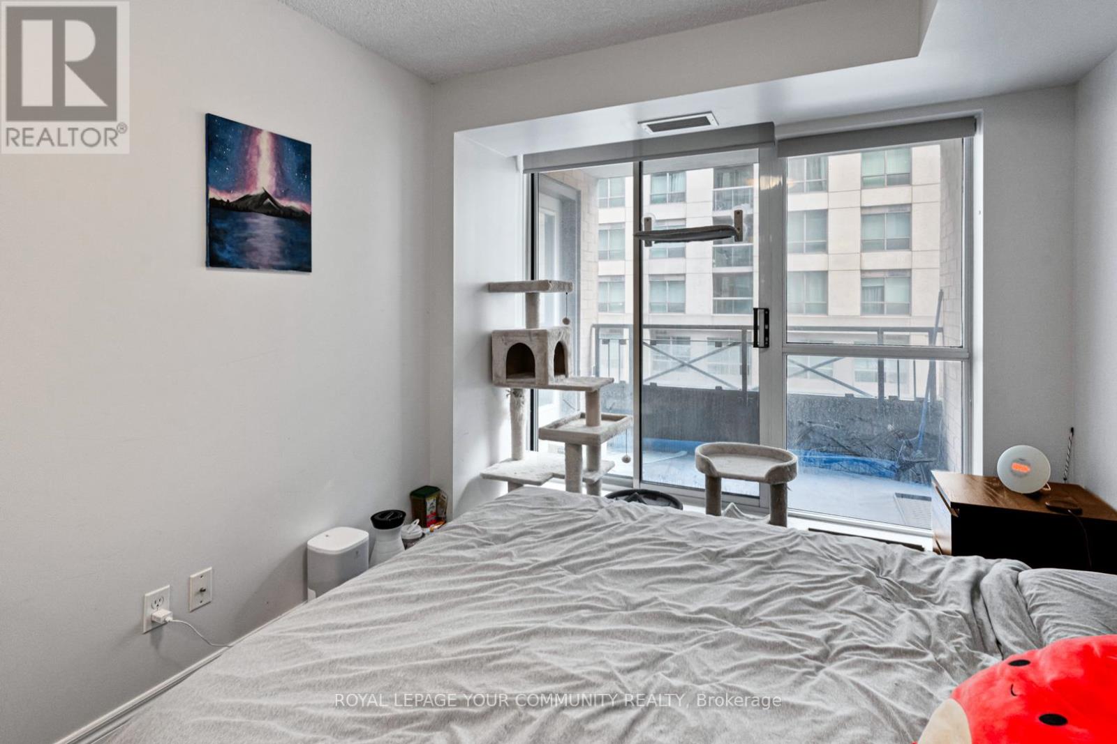 140 Simcoe Street, Toronto, 2 Bedrooms Bedrooms, ,1 BathroomBathrooms,Single Family,For Rent,Simcoe,C8160018