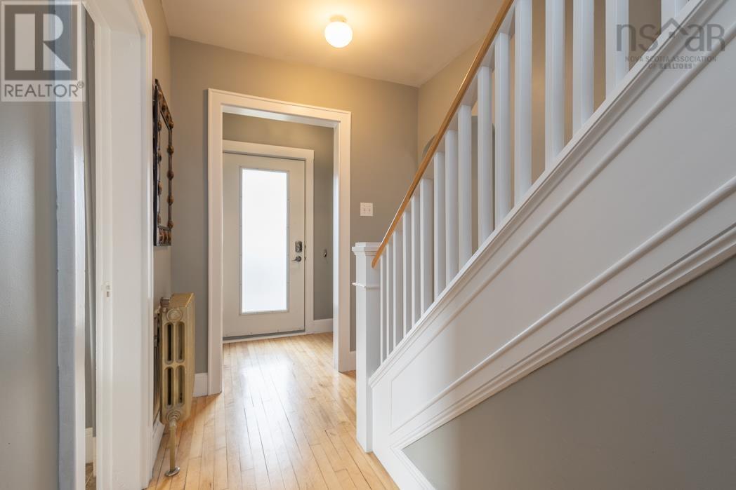 26 Elm Street, Yarmouth, Nova Scotia  B5A 2P9 - Photo 2 - 202405306