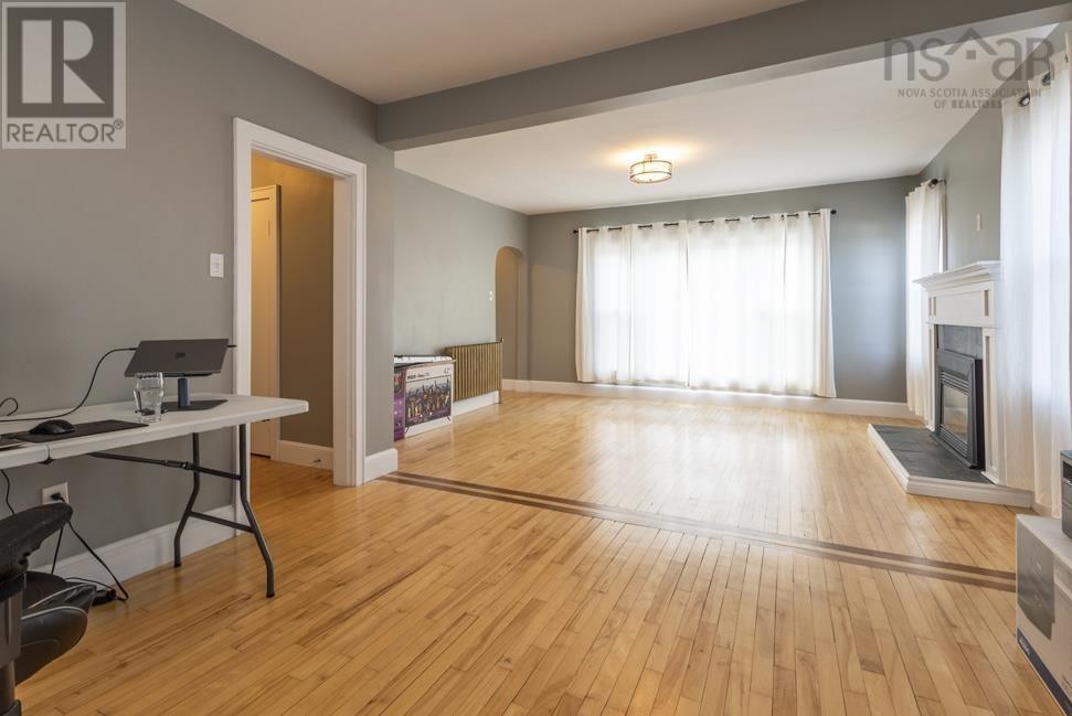 26 Elm Street, Yarmouth, Nova Scotia  B5A 2P9 - Photo 6 - 202405306