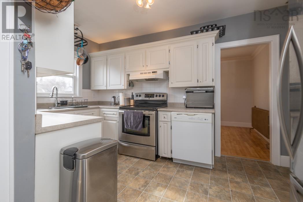 26 Elm Street, Yarmouth, Nova Scotia  B5A 2P9 - Photo 8 - 202405306