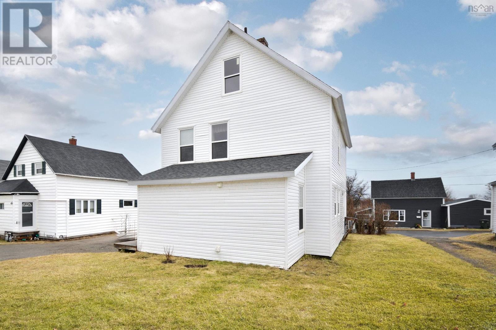 7 Cottage Street, Sydney Mines, Nova Scotia  B1V 2N3 - Photo 3 - 202405307