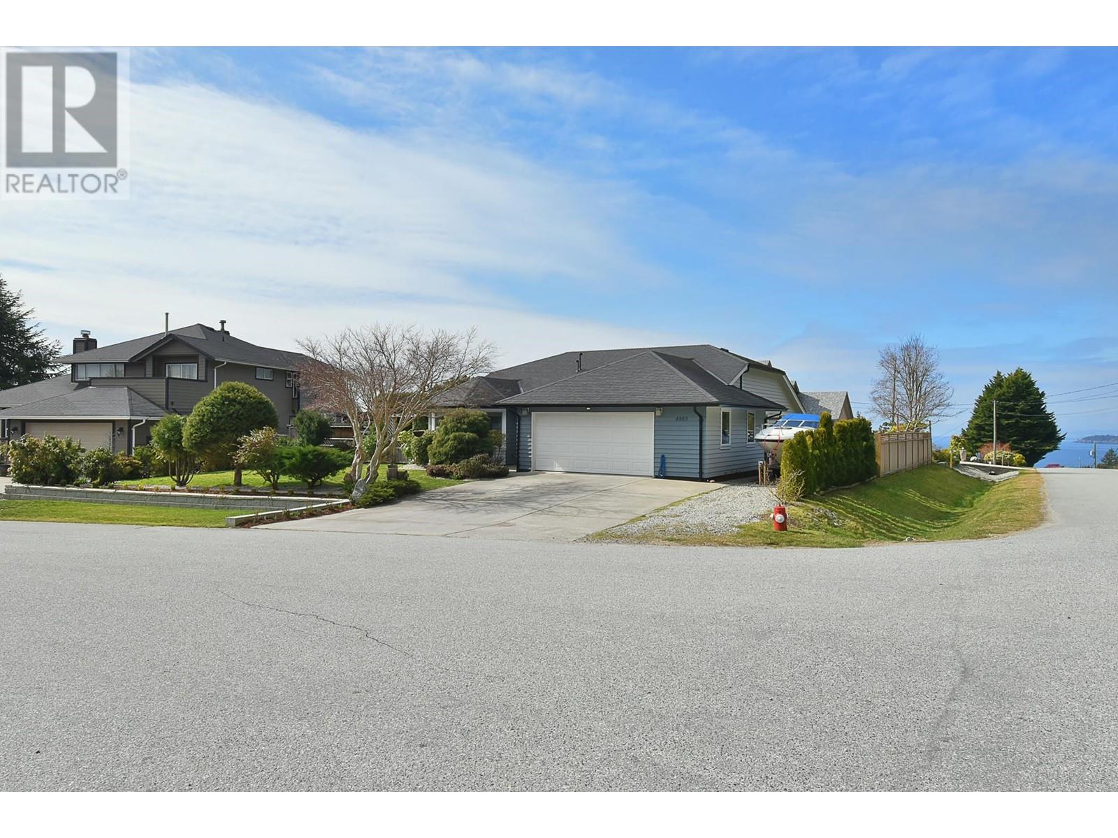 4883 Bluegrouse Drive, Sechelt, British Columbia  V7Z 0G4 - Photo 1 - R2862406