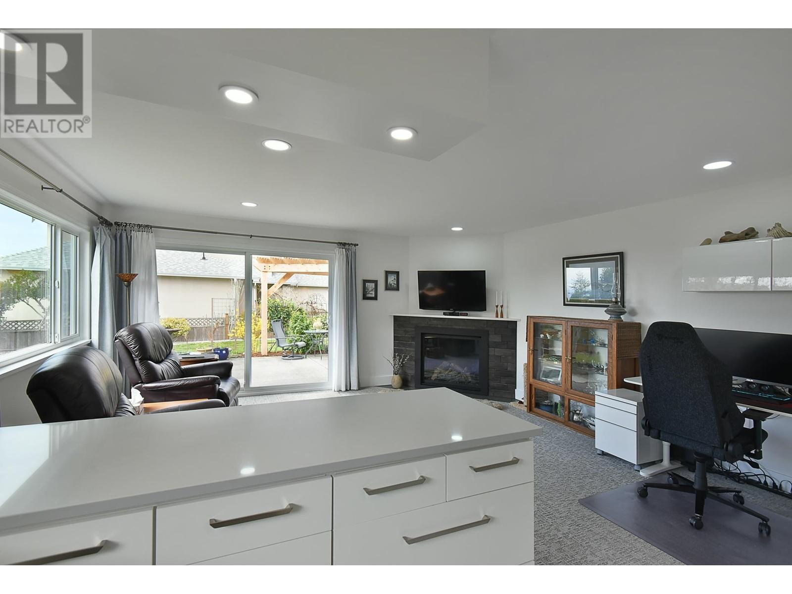 4883 Bluegrouse Drive, Sechelt, British Columbia  V7Z 0G4 - Photo 10 - R2862406