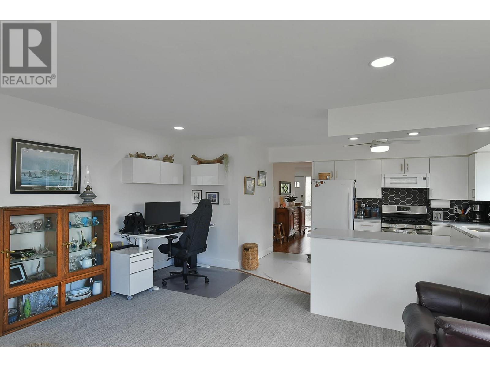 4883 Bluegrouse Drive, Sechelt, British Columbia  V7Z 0G4 - Photo 11 - R2862406