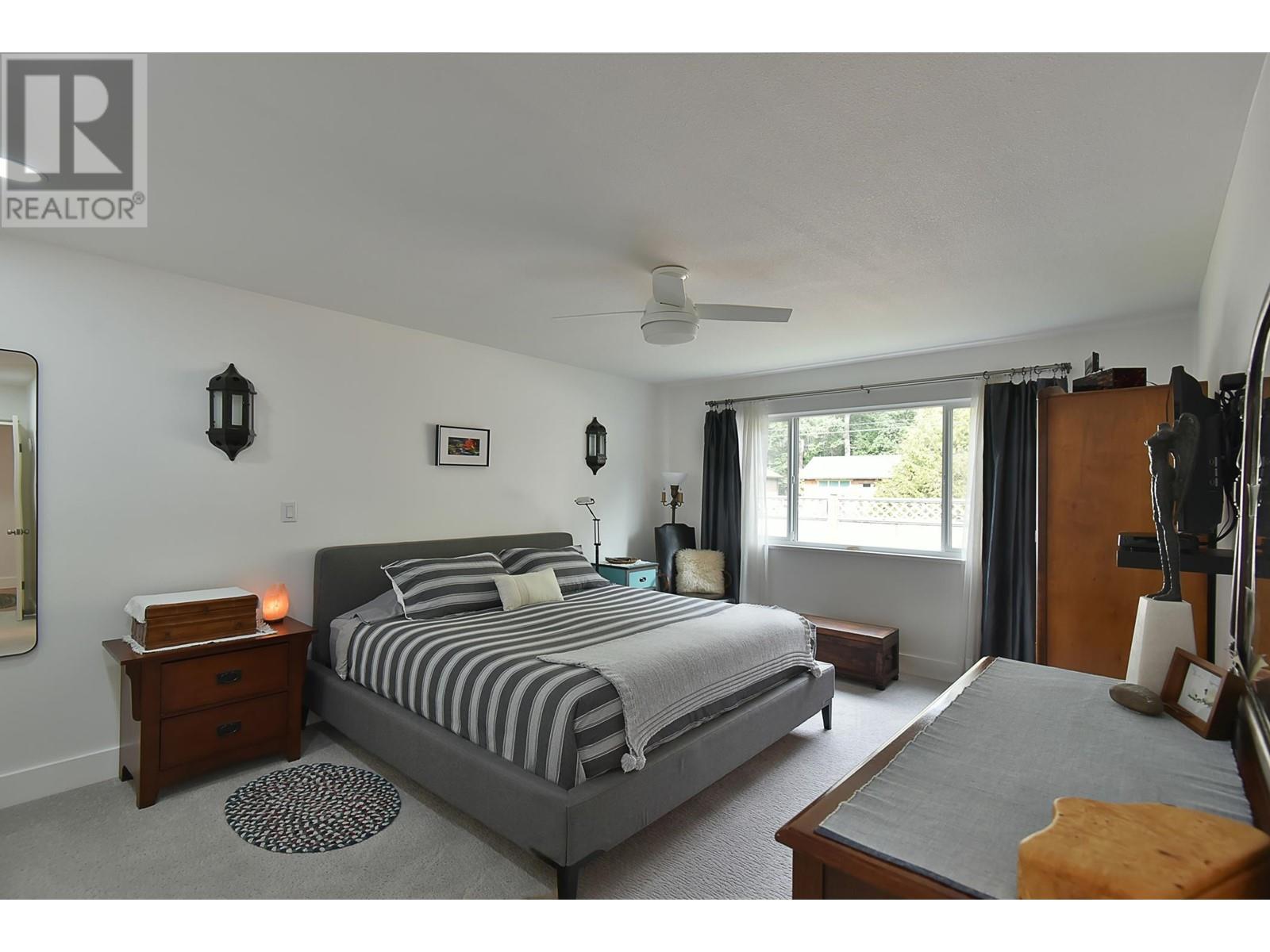 4883 Bluegrouse Drive, Sechelt, British Columbia  V7Z 0G4 - Photo 13 - R2862406