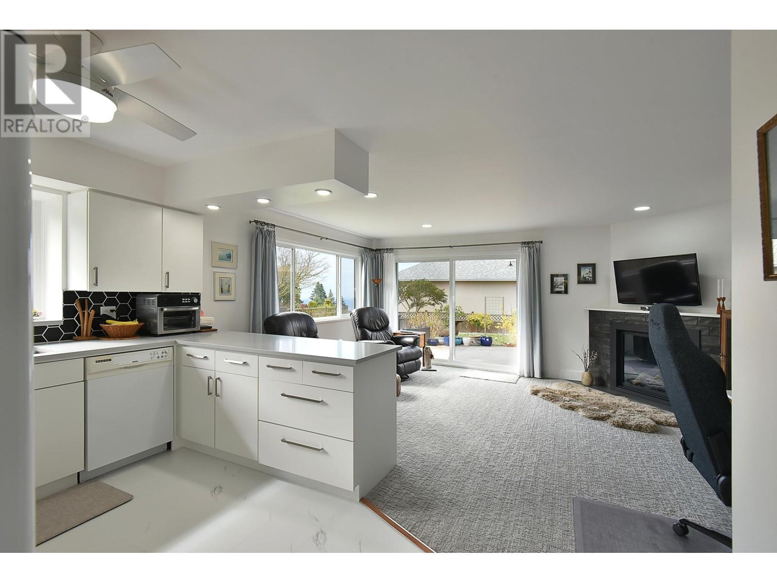 4883 Bluegrouse Drive, Sechelt, British Columbia  V7Z 0G4 - Photo 9 - R2862406