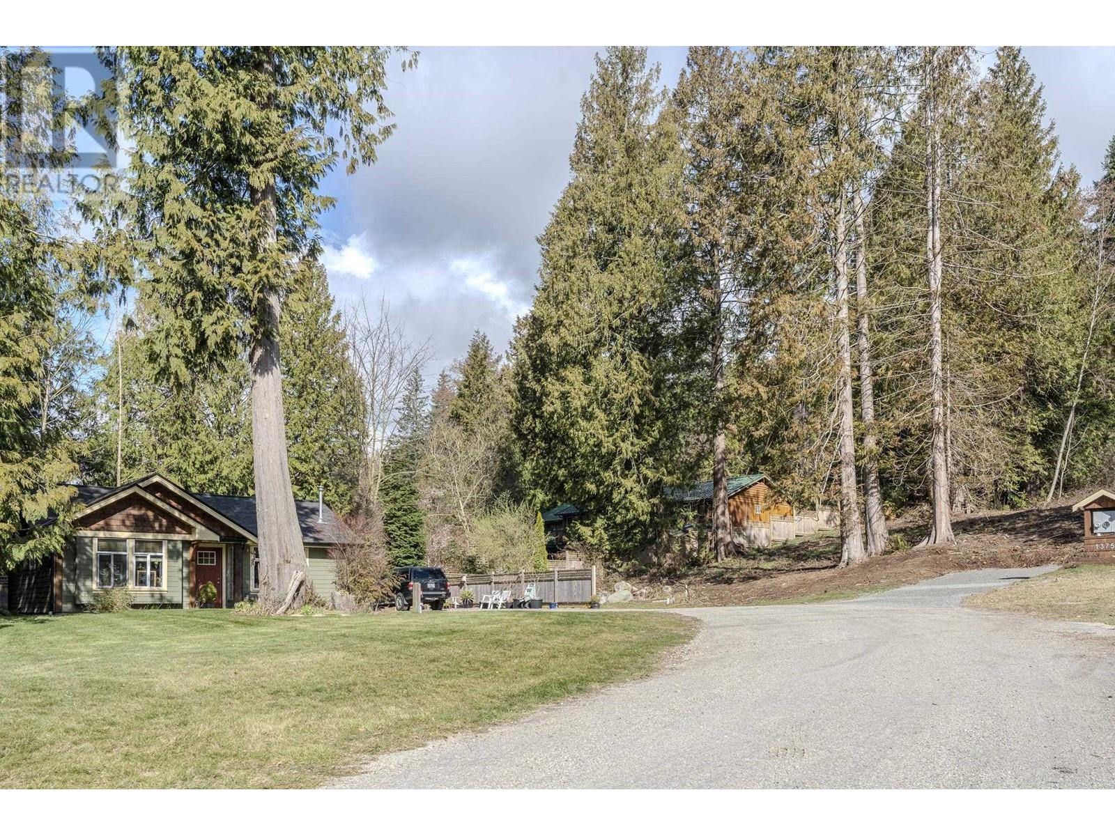 1375 Spruce Glen Road, Roberts Creek, British Columbia  V0N 2W2 - Photo 33 - R2862413