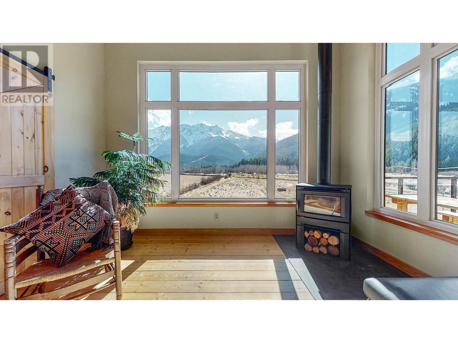 1380 Collins Road, Pemberton, British Columbia  V0N 2L0 - Photo 1 - R2862433