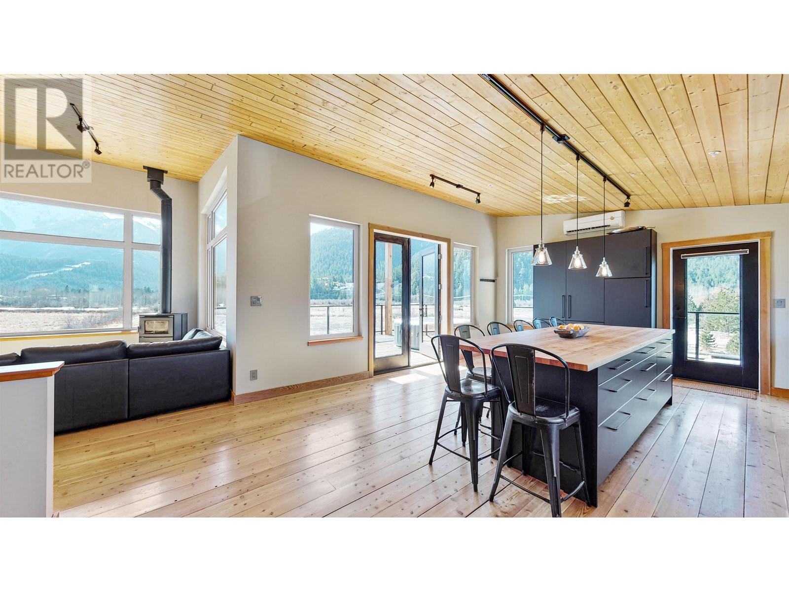 1380 Collins Road, Pemberton, British Columbia  V0N 2L0 - Photo 11 - R2862433