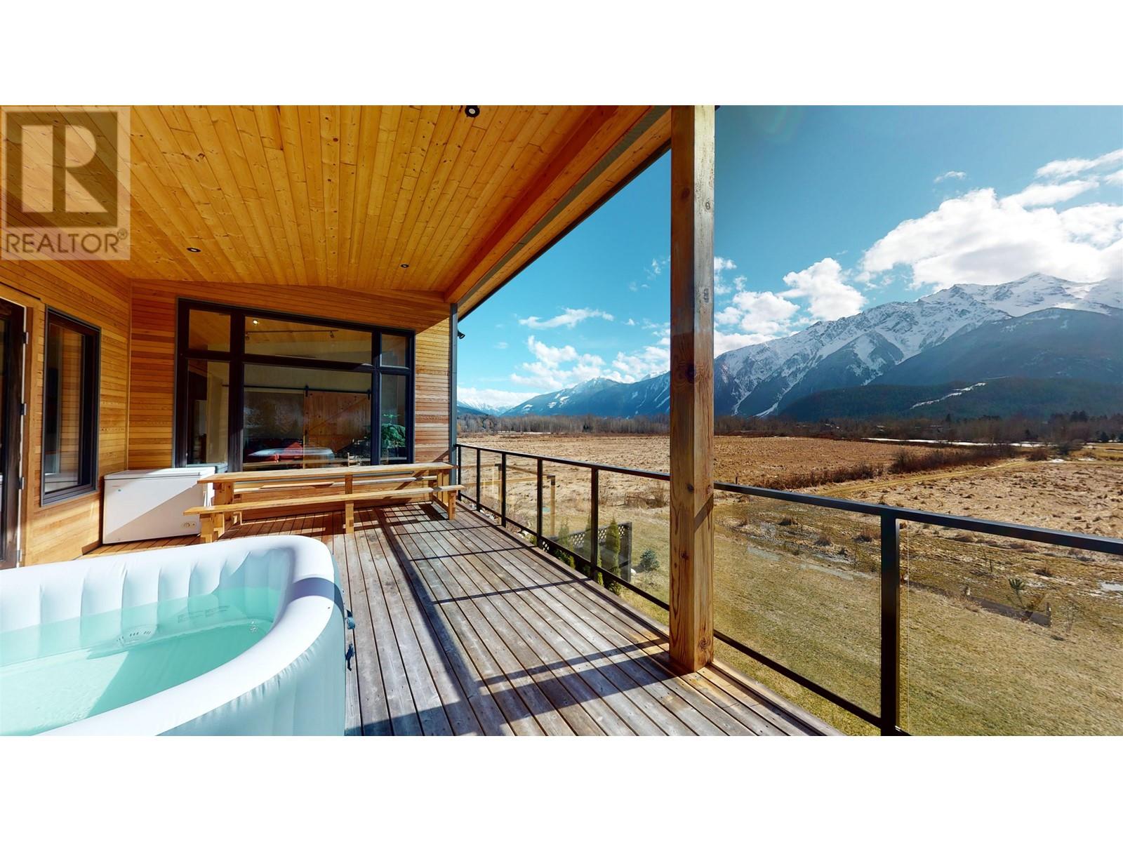 1380 Collins Road, Pemberton, British Columbia  V0N 2L0 - Photo 13 - R2862433