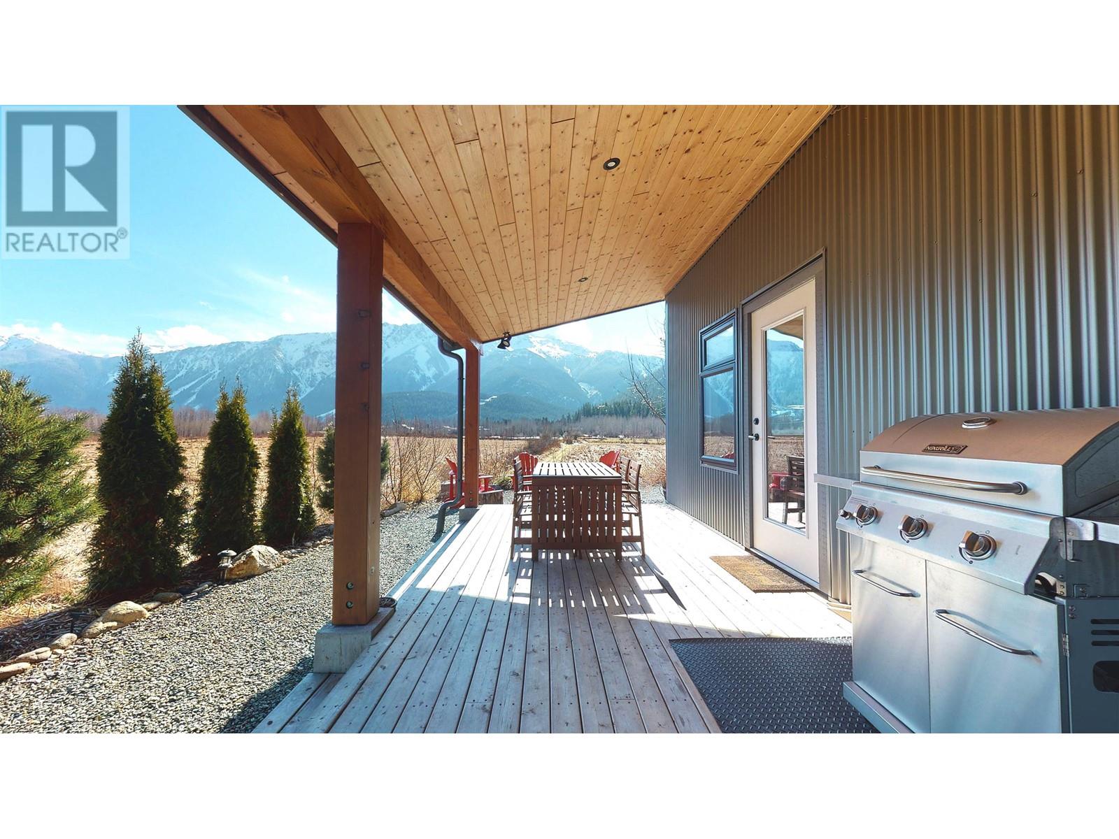 1380 Collins Road, Pemberton, British Columbia  V0N 2L0 - Photo 14 - R2862433
