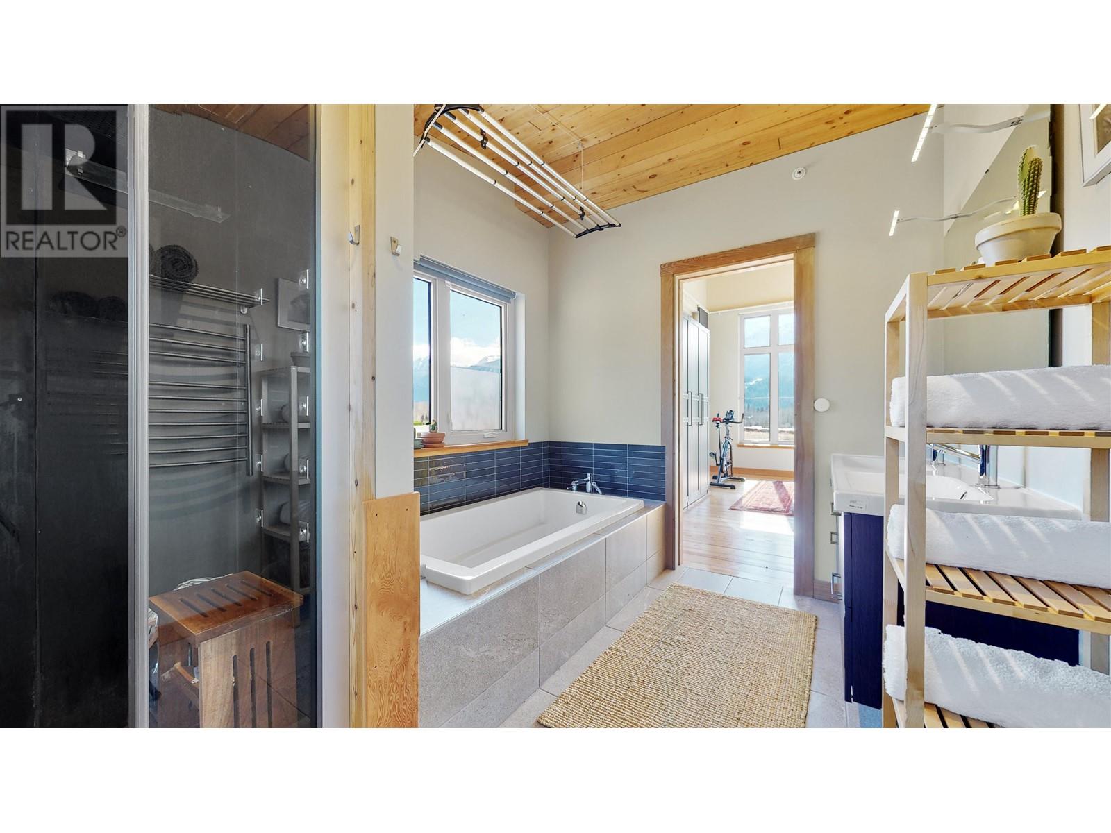 1380 Collins Road, Pemberton, British Columbia  V0N 2L0 - Photo 20 - R2862433