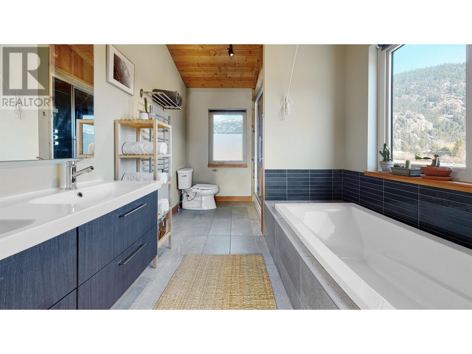 1380 Collins Road, Pemberton, British Columbia  V0N 2L0 - Photo 21 - R2862433