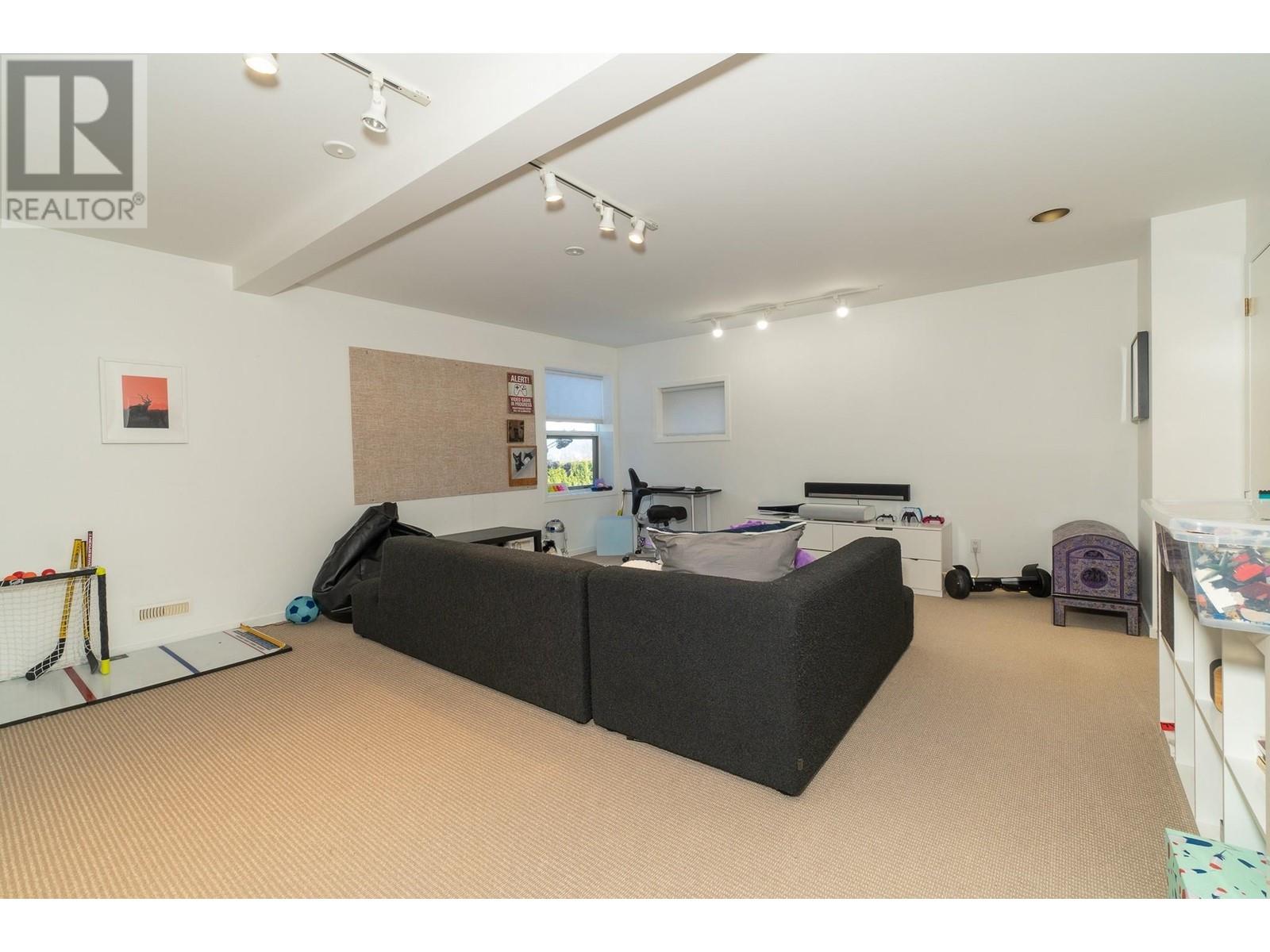 Listing Picture 21 of 28 : 3762 W 13TH AVENUE, Vancouver / 溫哥華 - 魯藝地產 Yvonne Lu Group - MLS Medallion Club Member