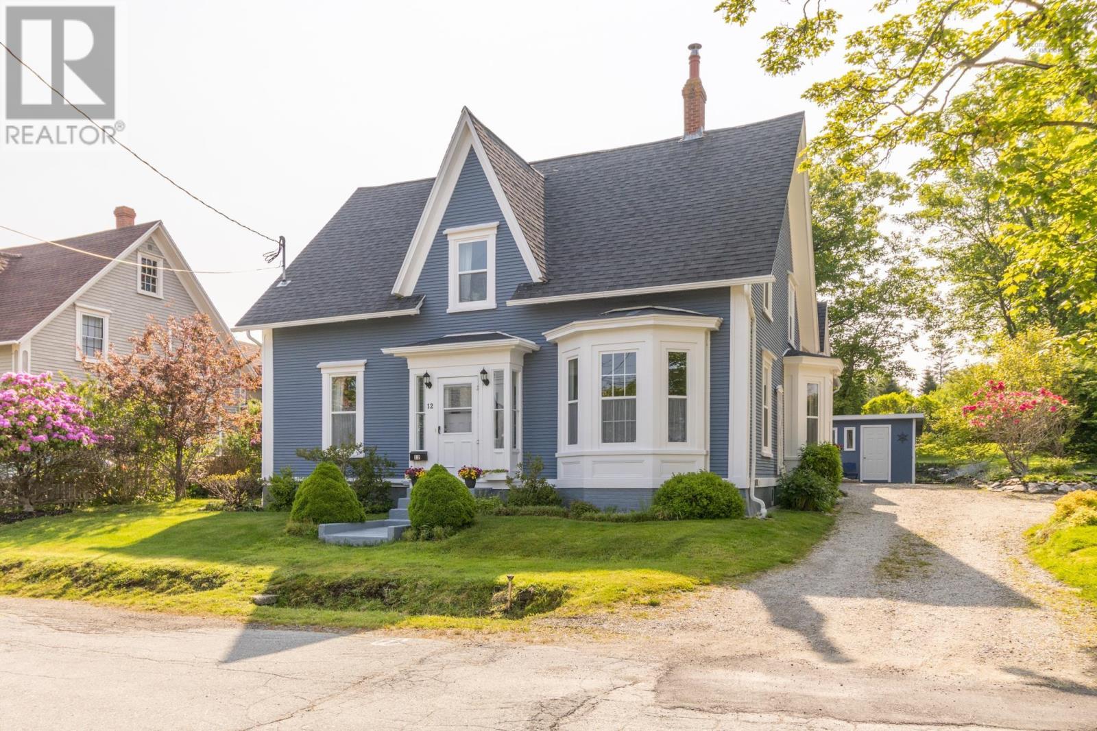 12 Whipple Street, Yarmouth, Nova Scotia  B5A 1W4 - Photo 3 - 202405323
