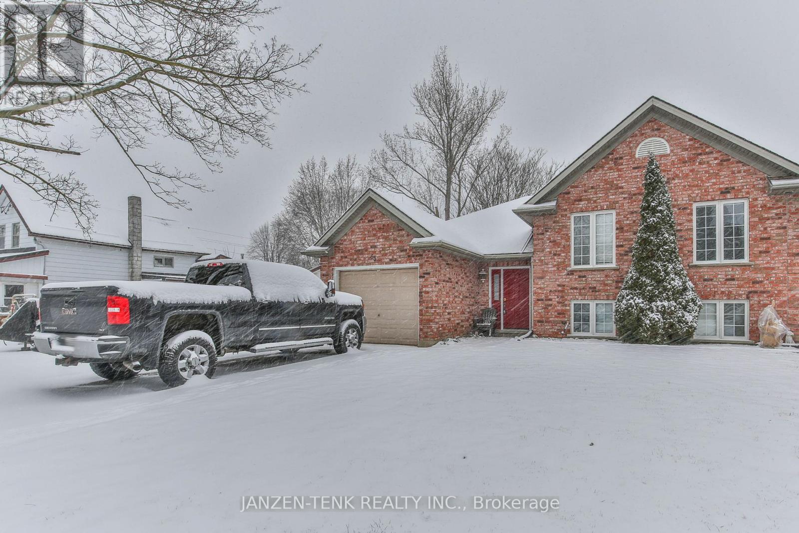 63 South St E, Aylmer, Ontario  N5H 1P7 - Photo 2 - X8169660