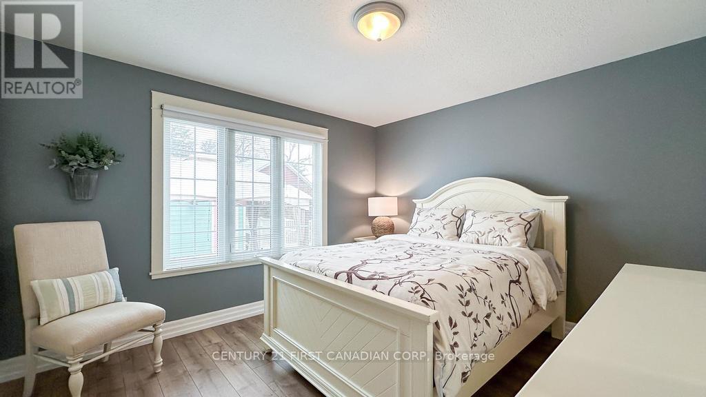8 Harbour Crt, Lambton Shores, Ontario  N0M 1G0 - Photo 22 - X8170132