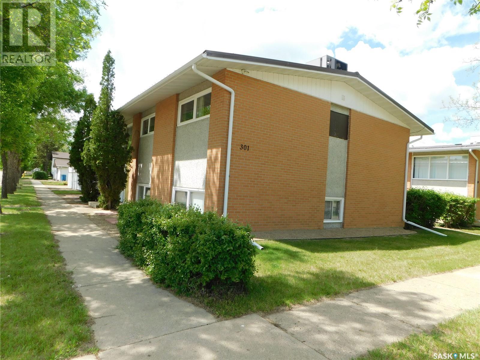 301 - 309 3rd Avenue W, Assiniboia, Saskatchewan  S0H 0B0 - Photo 3 - SK962981