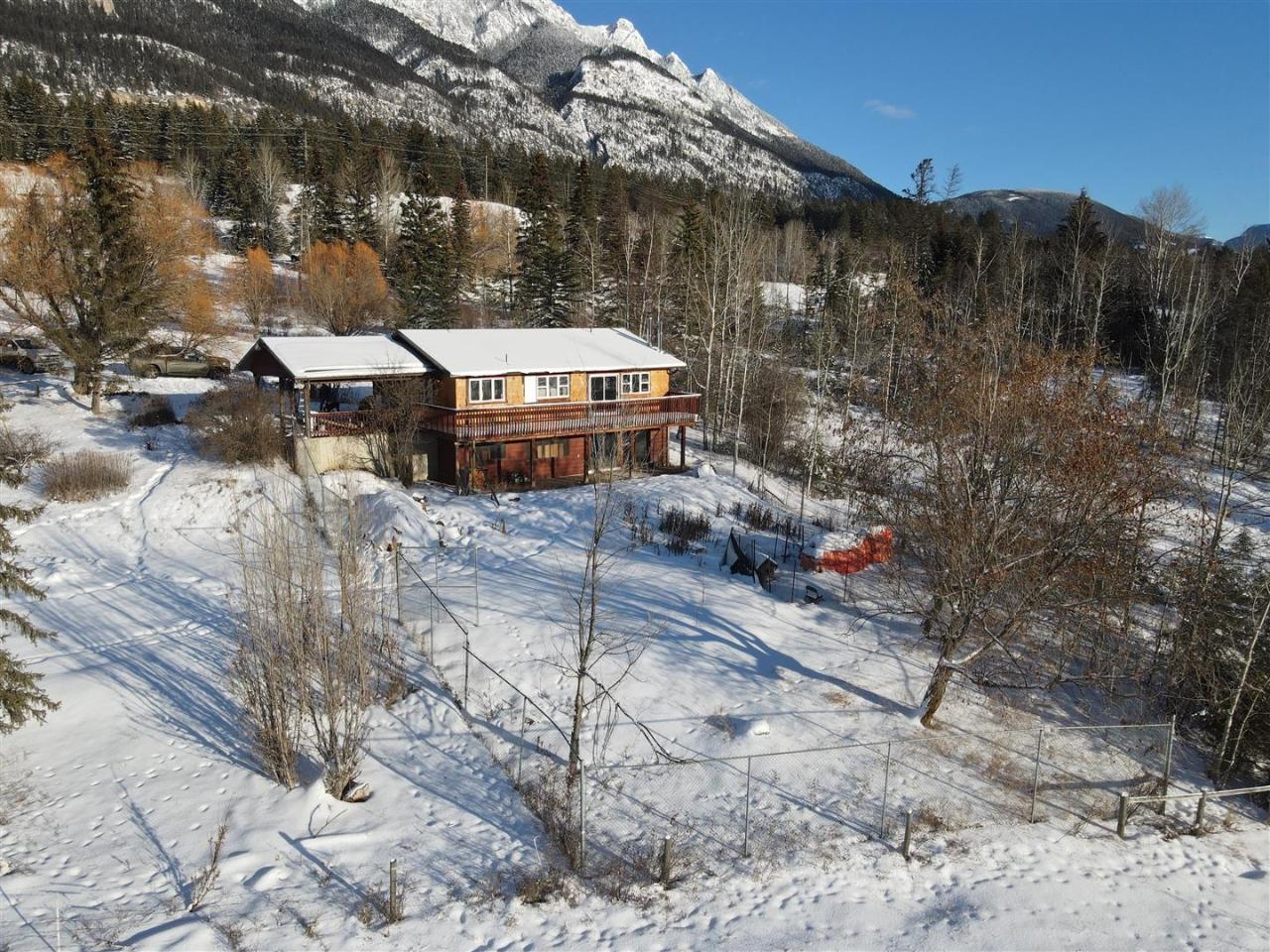 2755 Highway 95, Brisco, British Columbia  V0A 1B0 - Photo 2 - 2475672