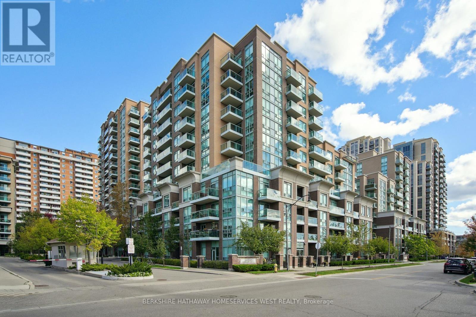 #512 -11 Michael Power Pl, Toronto, Ontario  M9A 5G3 - Photo 1 - W8170726