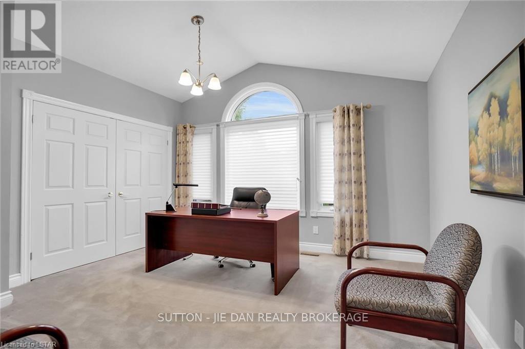 2025 Ashgrove Crt, London, Ontario  N6K 4S2 - Photo 16 - X8170448