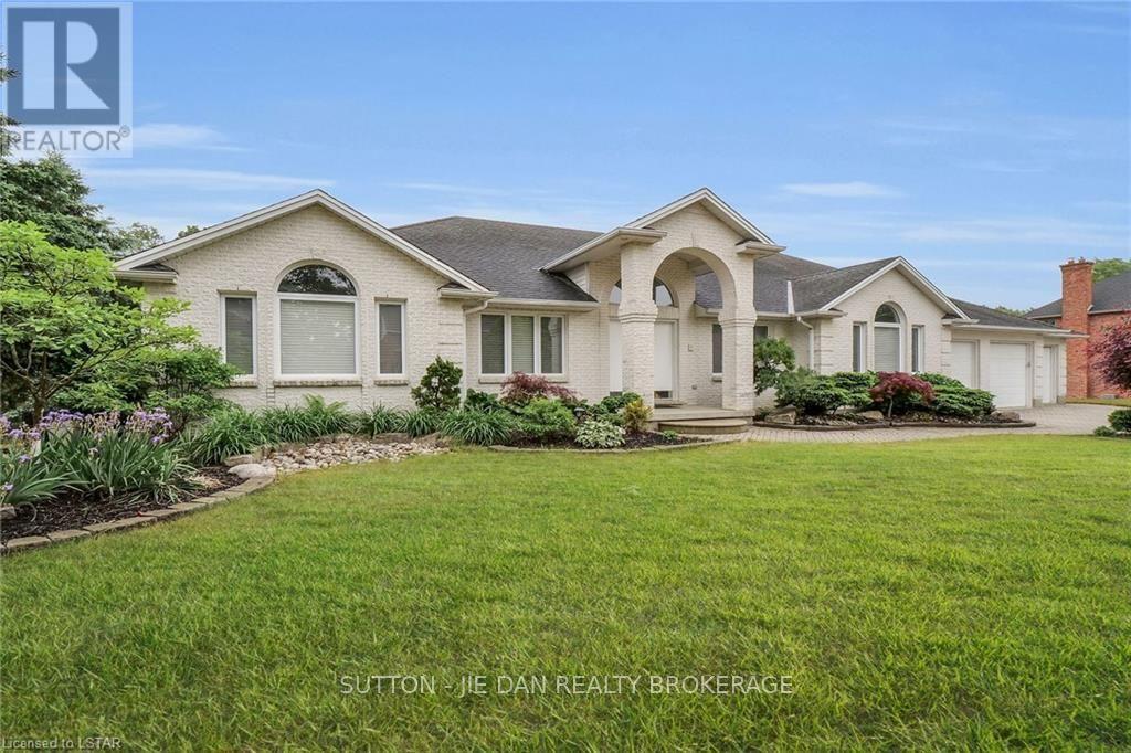 2025 Ashgrove Crt, London, Ontario  N6K 4S2 - Photo 2 - X8170448