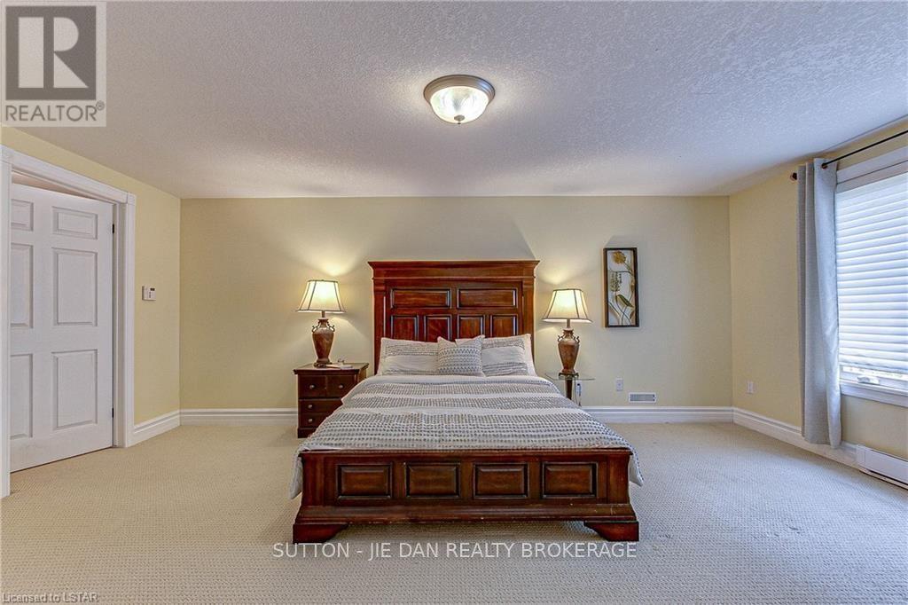 2025 Ashgrove Crt, London, Ontario  N6K 4S2 - Photo 25 - X8170448