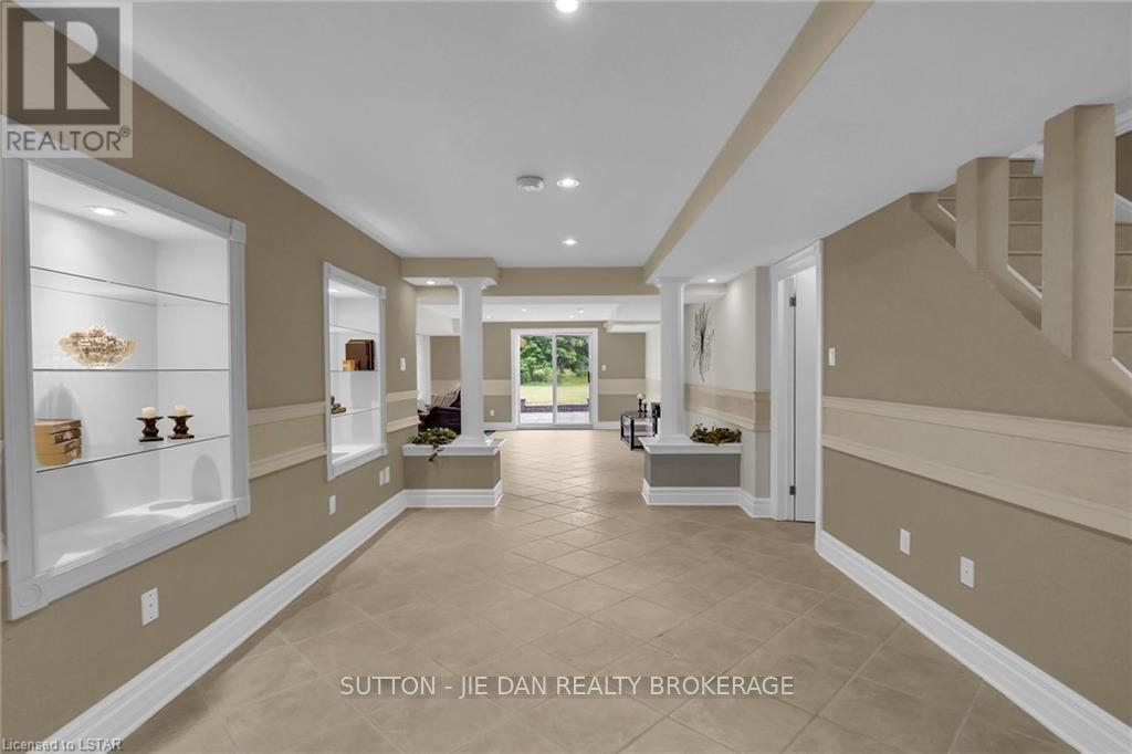 2025 Ashgrove Crt, London, Ontario  N6K 4S2 - Photo 32 - X8170448