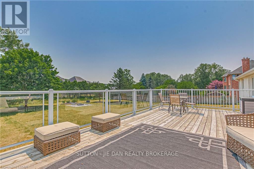 2025 Ashgrove Crt, London, Ontario  N6K 4S2 - Photo 38 - X8170448