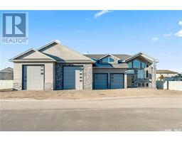 1 Loewen Court, Warman, Ca