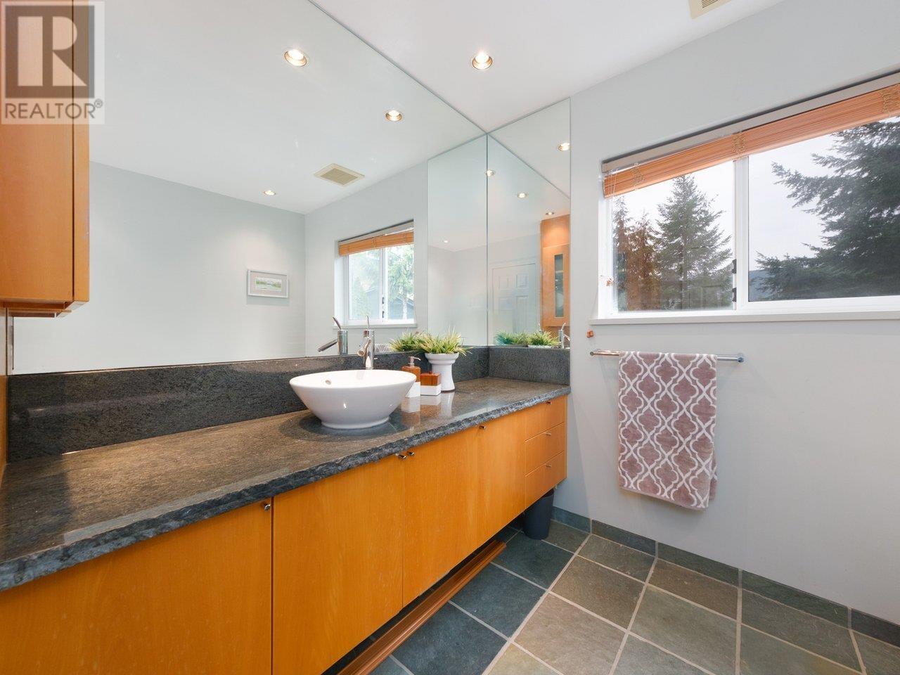 5615 Eagle Court, North Vancouver, British Columbia  V7R 4V4 - Photo 23 - R2862488
