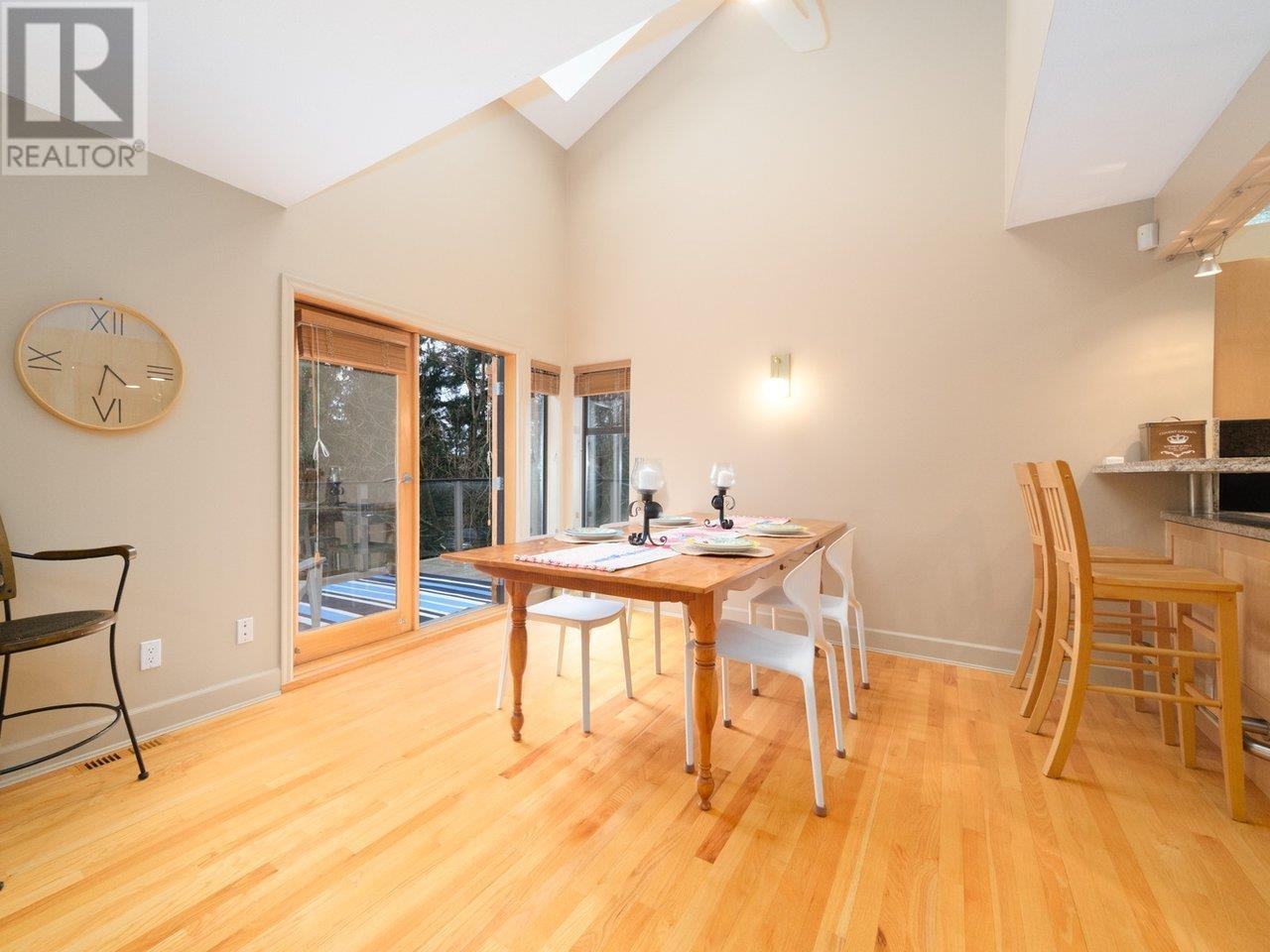 5615 Eagle Court, North Vancouver, British Columbia  V7R 4V4 - Photo 6 - R2862488
