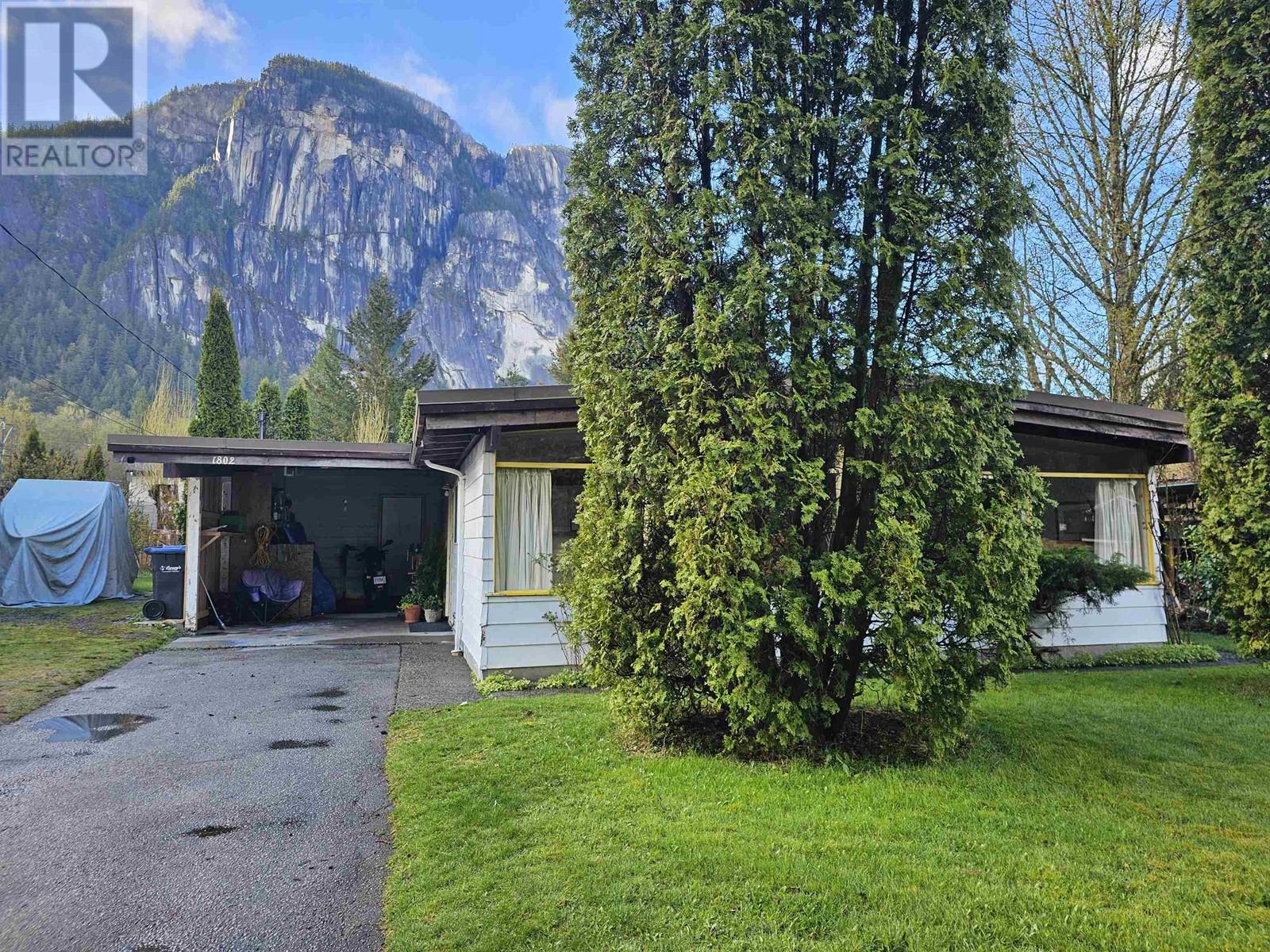 1802 Garden Place, Squamish, British Columbia  V8B 0X5 - Photo 1 - R2862552