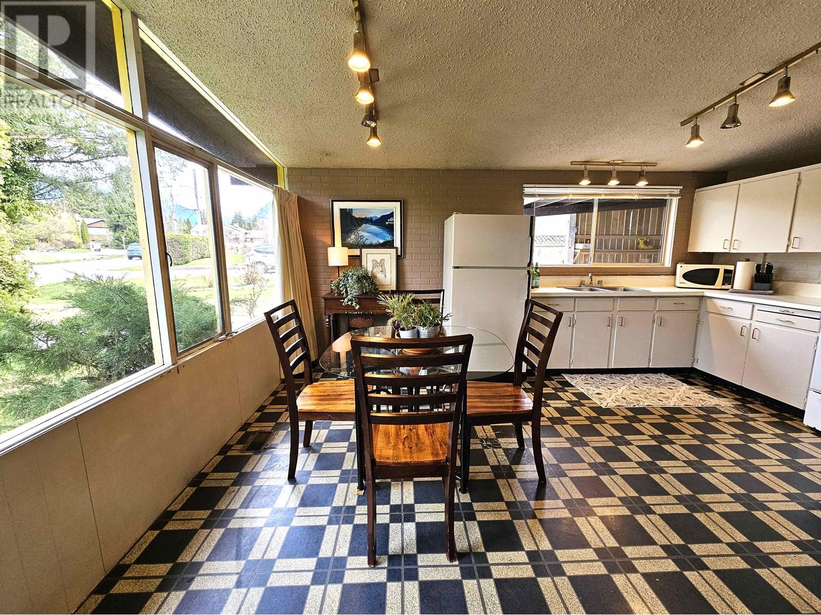 1802 Garden Place, Squamish, British Columbia  V8B 0X5 - Photo 3 - R2862552