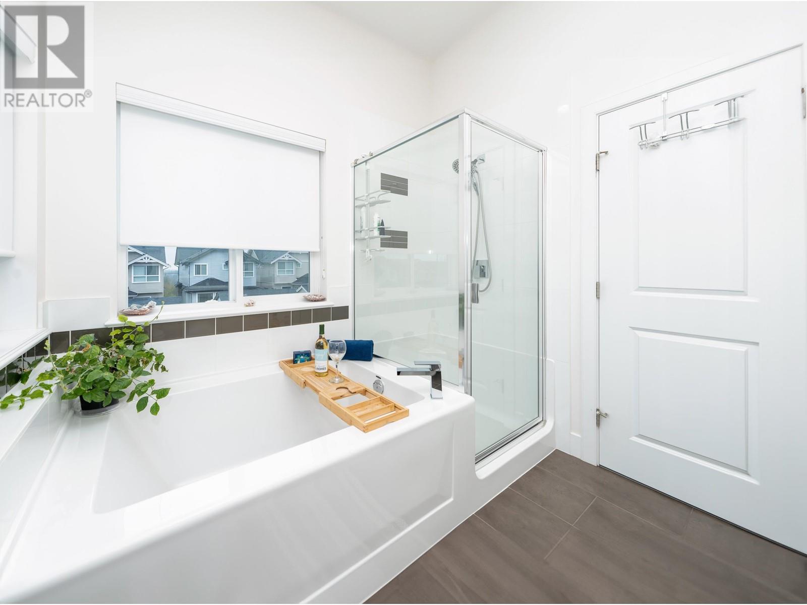 10501 Robertson Street, Maple Ridge, British Columbia  V2W 0H8 - Photo 13 - R2862542