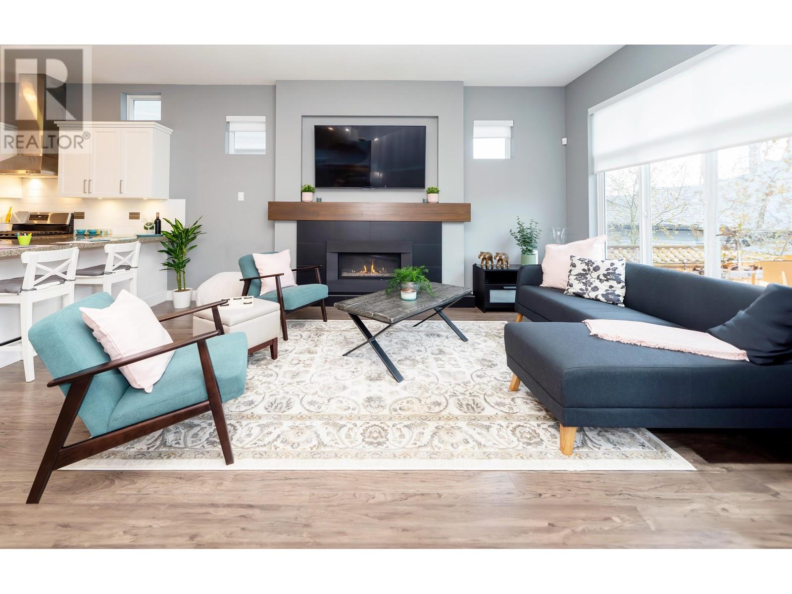 10501 Robertson Street, Maple Ridge, British Columbia  V2W 0H8 - Photo 1 - R2862542