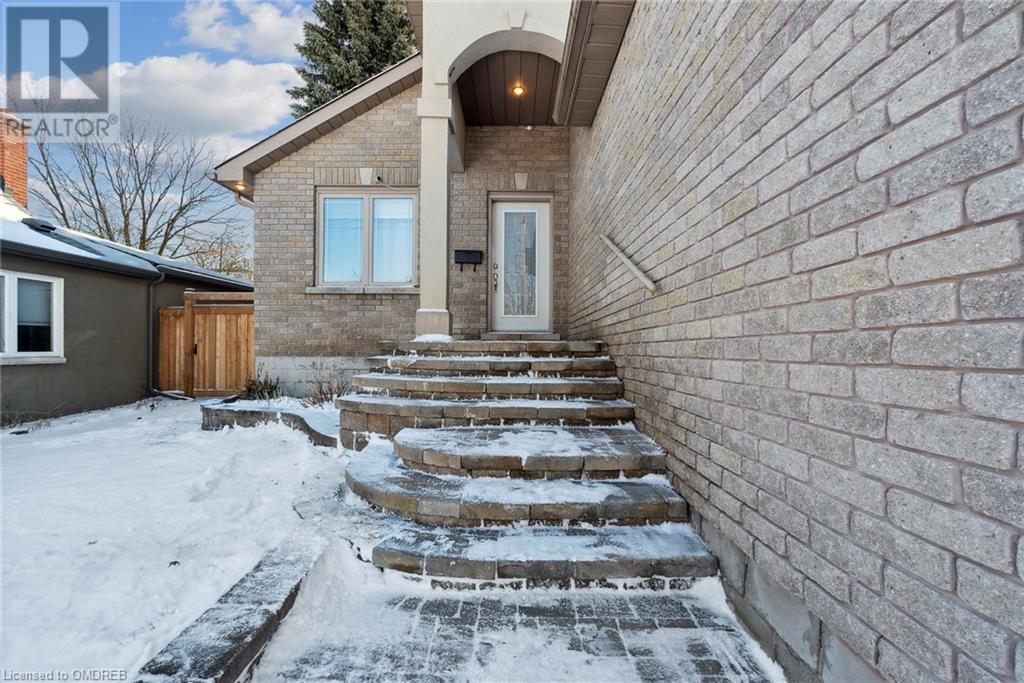 35 Adelaide Street, Barrie, Ontario  L4N 3T4 - Photo 2 - 40561336