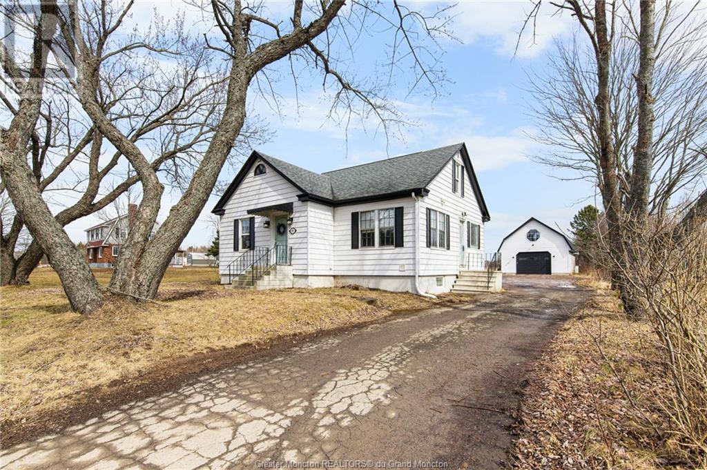 951 Elmwood Dr, Moncton, New Brunswick  E1H 2H1 - Photo 1 - M158148