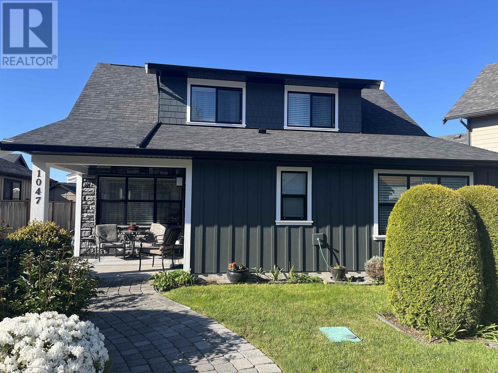 1047 Woodsworth Road, Gibsons, British Columbia  V0N 1V7 - Photo 1 - R2862595