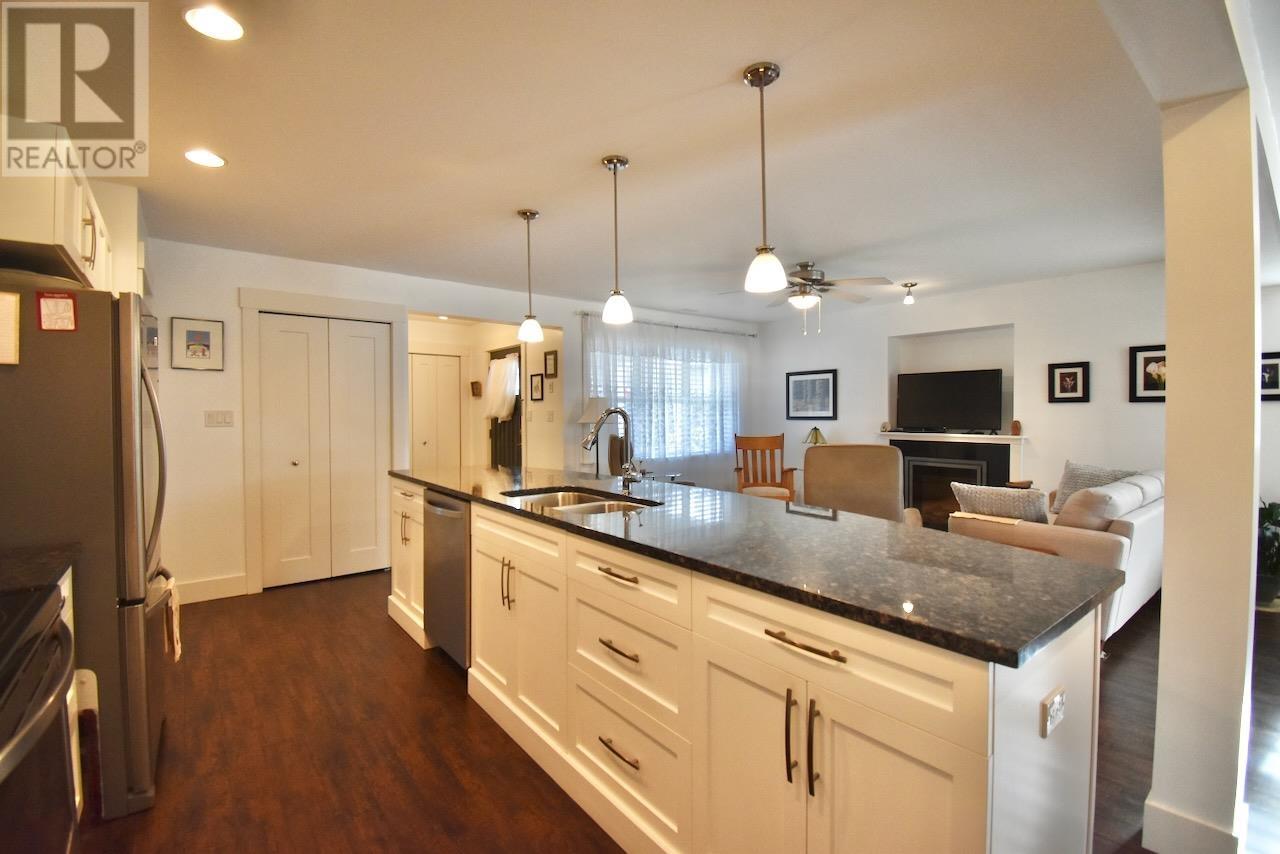 1047 Woodsworth Road, Gibsons, British Columbia  V0N 1V7 - Photo 11 - R2862595