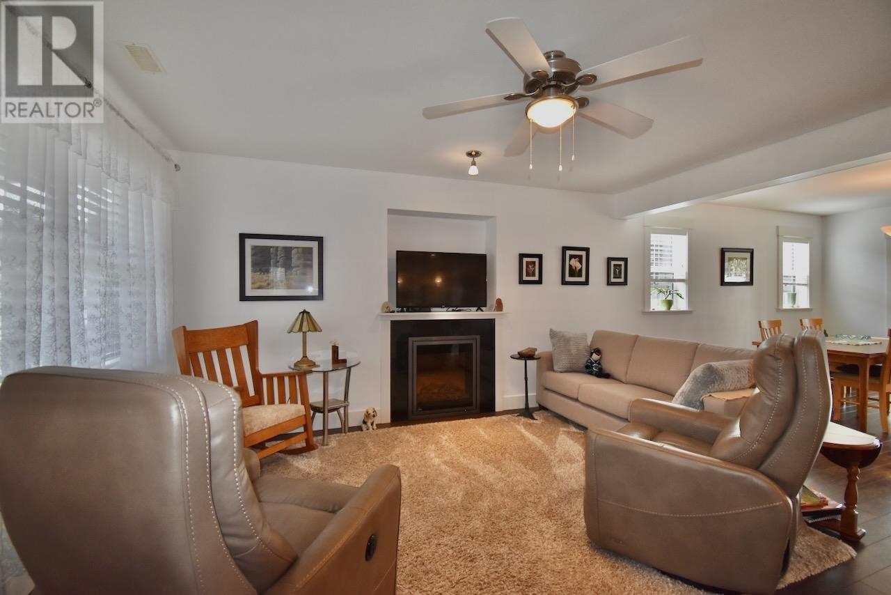 1047 Woodsworth Road, Gibsons, British Columbia  V0N 1V7 - Photo 6 - R2862595
