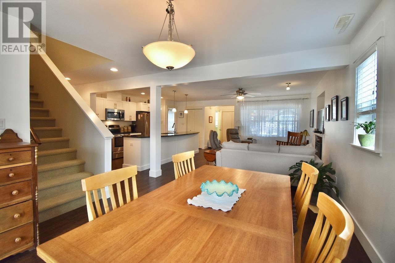 1047 Woodsworth Road, Gibsons, British Columbia  V0N 1V7 - Photo 8 - R2862595